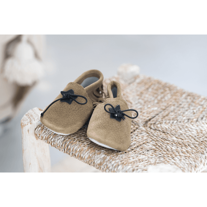 נעלי תינוק בצבע חאקי - עיצוב בסגנון מרוקאי