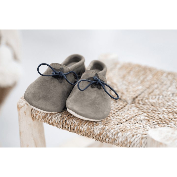 נעלי תינוק בצבע אפור - עיצוב בסגנון מרוקאי