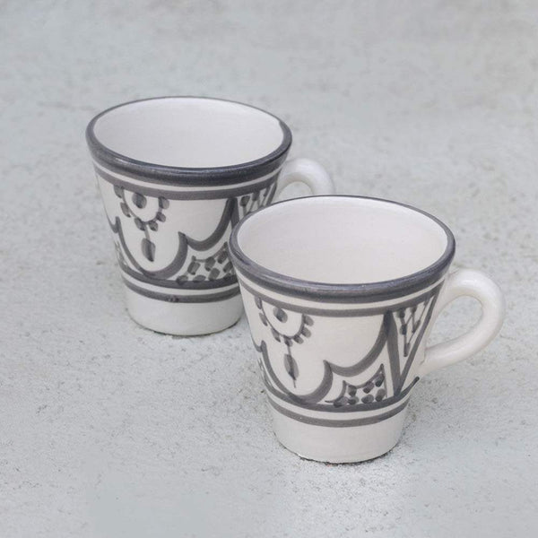 ספל קפה אפור מצויר - עיצוב בסגנון מרוקאי